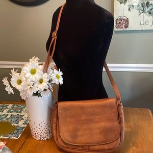 Elegant Tan Leather Shoulder Bag